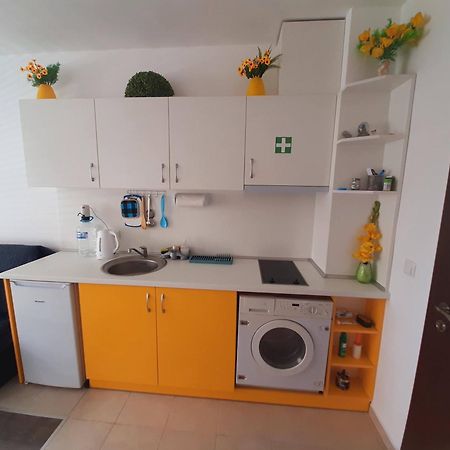 Apartment-Studio Daisy In Kiwi Gardens Complex เบียลา ภายนอก รูปภาพ