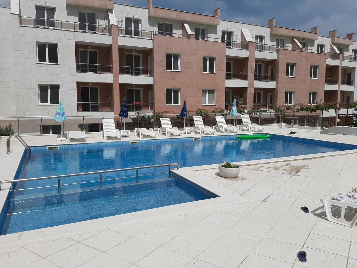 Apartment-Studio Daisy In Kiwi Gardens Complex เบียลา ภายนอก รูปภาพ